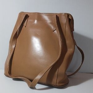 Leather Shoulder Bag in Tan - Elegant Everyday Carry